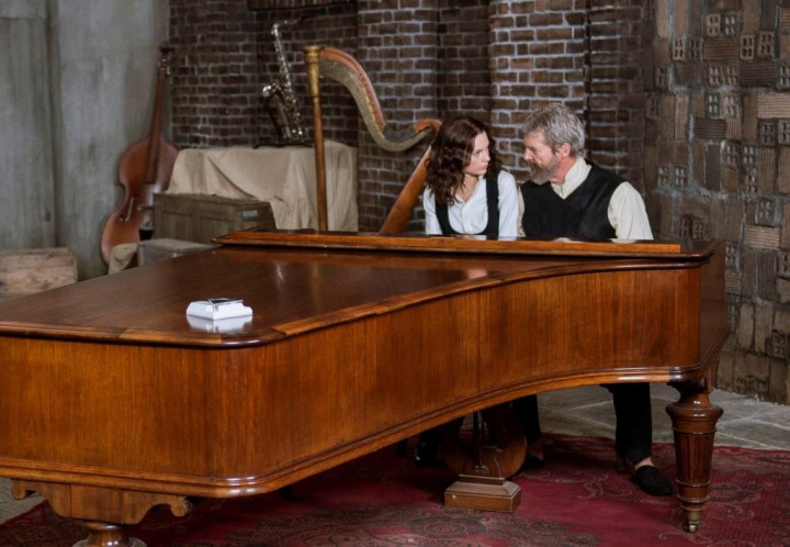 JEFF BRIDGES and TAYLOR SWIFT star in THE GIVER