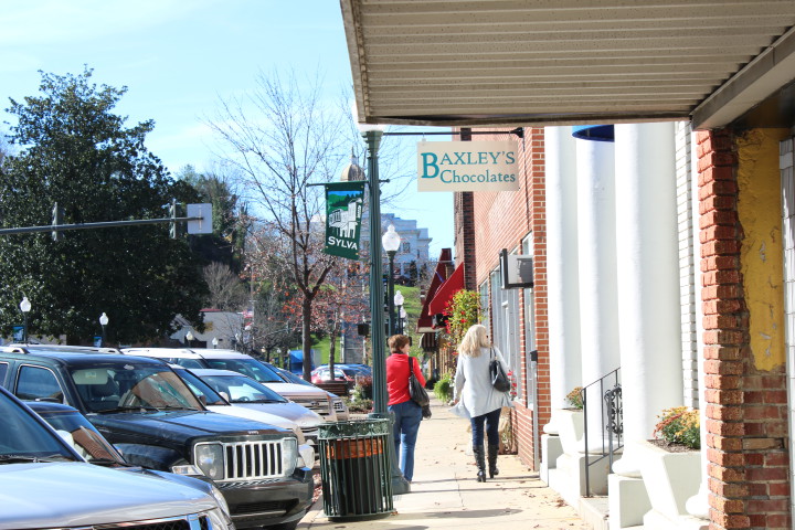 Shopping in downtown Sylva. Photo by Temi-Tope Adeleye