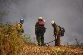 actics are discussed on the Wine Spring Fire. Photo by USFS.