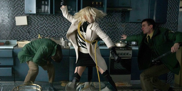 atomic-blonde-movie-charlize-theron-fight