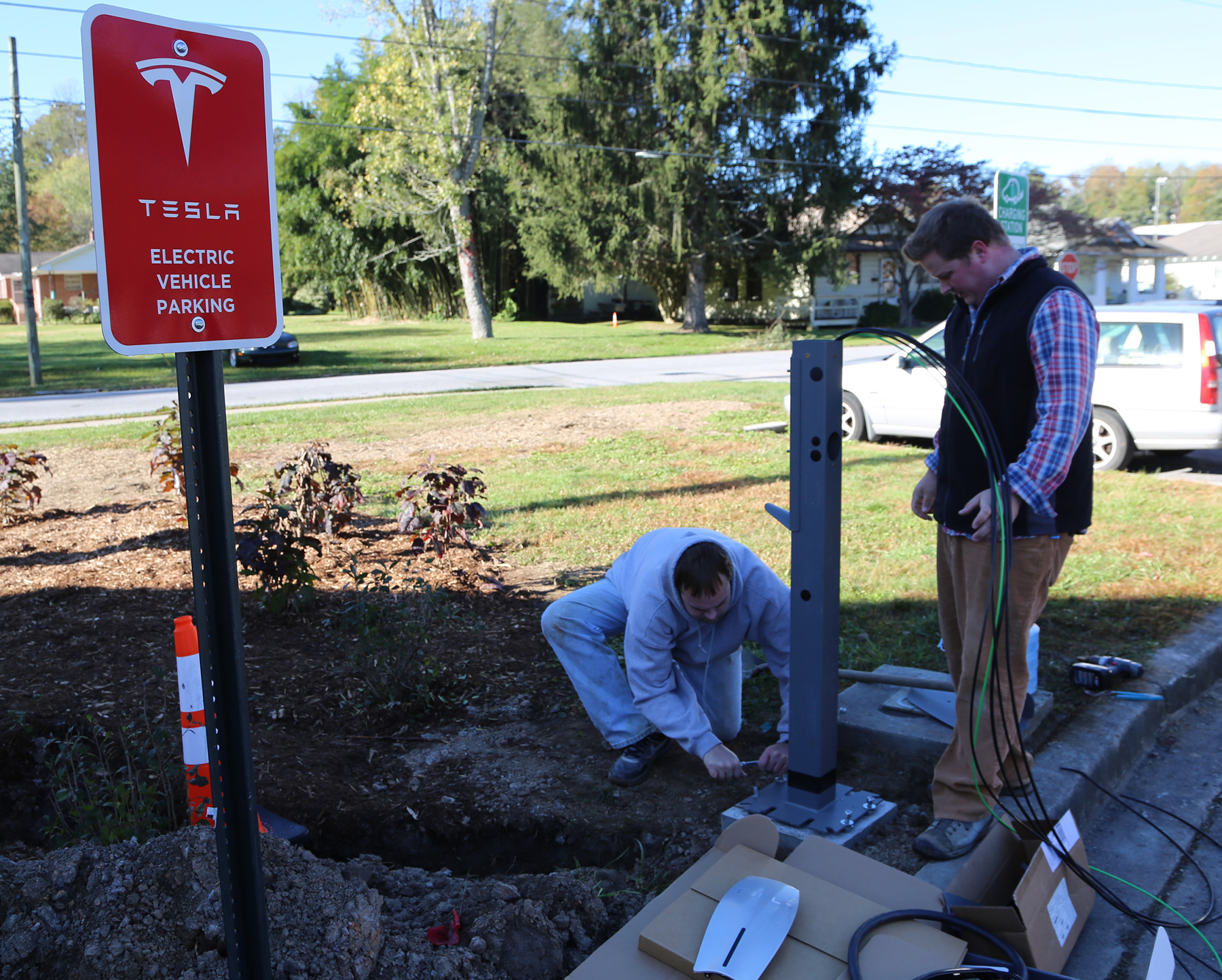 brevard-college-teams-up-with-tesla-to-offer-tesla-destination-charging