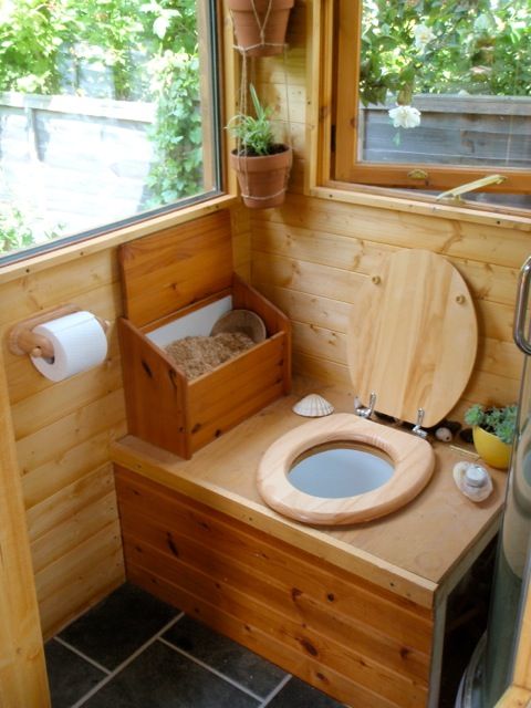 Workshop shows how to build and maintain a composting toilet | Mountain