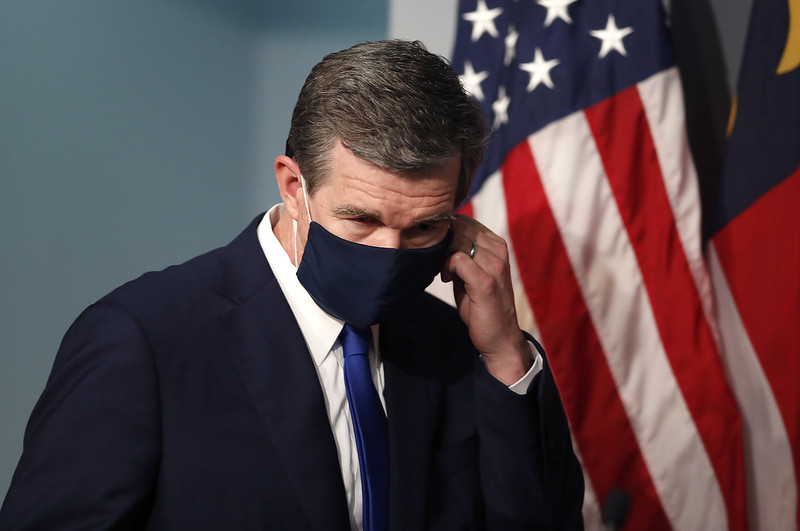 Roy Cooper with facemask
